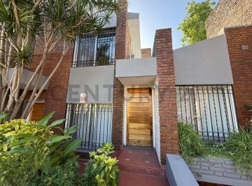 Casa · 260m² · 4 Ambientes · Venta Casa 3 Dorm. Piscina Dependencias Hurlingham
