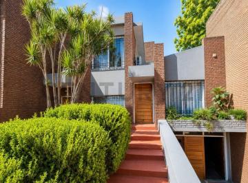 Casa · 260m² · 4 Ambientes · Venta Casa 3 Dorm. Piscina Dependencias Hurlingham