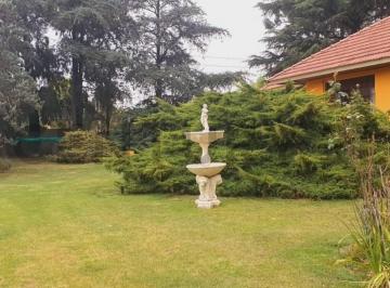 Casa · 320m² · 5 Ambientes · 2 Cocheras · San Vicente - Venta de Casa con Amplio Lote, Pileta y 2 Dependencias