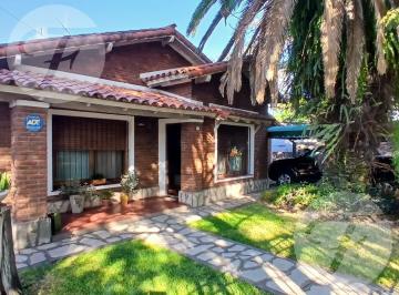 Casa · 106m² · 4 Ambientes · 1 Cochera · Nuevo Valor - Chalet 4 Ambientes con Gran Parque y Amplio Lote en Ituzaingó Norte