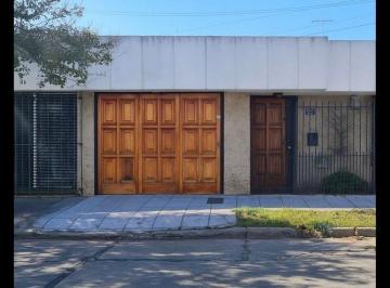 Casa · 124m² · 4 Ambientes · 1 Cochera · Venta Casa 4 Ambientes Cochera Quilmes