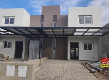 Casa · 135m² · 4 Ambientes · 1 Cochera · Venta Duplex 3 Dorm. Docta Parque