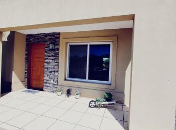 Casa · 100m² · 5 Ambientes · 2 Cocheras · Casa con Parque y Pileta en a Cuesta