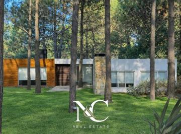 Casa · 145m² · 4 Ambientes · Casa en Venta en Costa Esmeralda con Gas Natural
