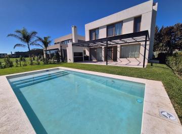 Casa · 300m² · 7 Ambientes · 1 Cochera · Casa en Venta en Carpinchos, Nordelta, Tigre