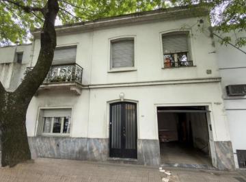 Casa · 236m² · 4 Ambientes · 1 Cochera · Casa en Venta Oportunidad Comercial Inversion La Plata