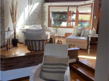 Casa · 280m² · 4 Ambientes · 2 Cocheras · Venta Chalet 4 Amb. Barrio San Carlos