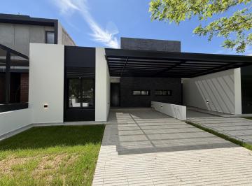 Casa · 112m² · 4 Ambientes · 1 Cochera · Dúplex con Diseño Moderno y Detalles Premium en Greenville 2