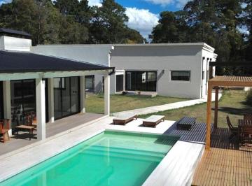Casa de 3 ambientes, Tandil · Casa de Categoría a Estrenar Zona Campus en Venta