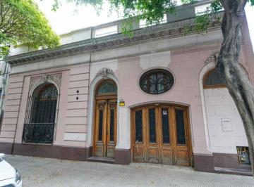 Casa · 170m² · 3 Ambientes · 1 Cochera · Casa en Venta 3 Amb Almagro con Jardin y Cochera