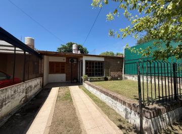 Casa · 81m² · 3 Ambientes · 1 Cochera · Casa Excelente Zona Arguello