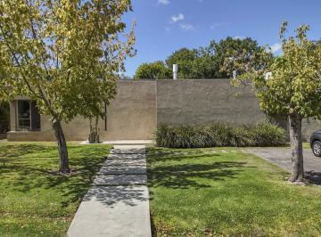Casa · 158m² · 4 Ambientes · 1 Cochera · Casa en Venta, en Barrio Talar del Lago I, Impecable, en 1 Sola Planta, 2 Dorm