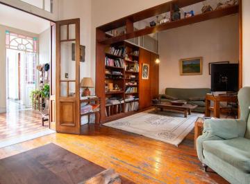 PH · 192m² · 7 Ambientes · Hermoso PH Super Luminoso con Terraza y Parrilla!