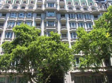 Oficina comercial · 136m² · Oficina en El Palacio Barolo (Baño/cocina - Propios)