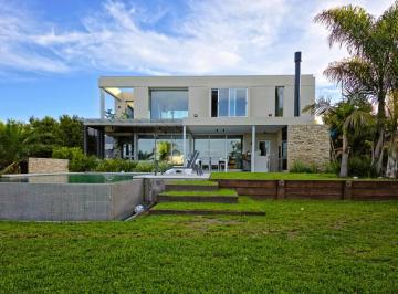 Casa · 191m² · 6 Ambientes · 6 Cocheras · Casa Venta El Canton Islas a La Laguna con Domotica