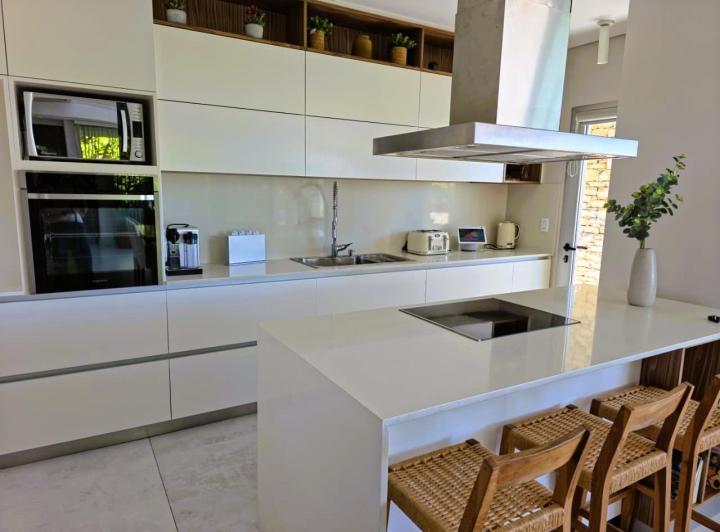 Casa · 191m² · 6 Ambientes · 6 Cocheras