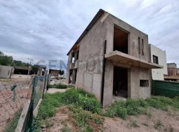 Casa · 220m² · 8 Ambientes · 2 Cocheras · Casa en Contruccion en Venta