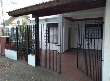 Casa de 3 ambientes, Berazategui · Casa con 2 Dorm. y Garage Techado