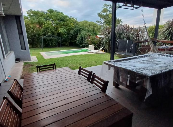 Casa · 220m² · 7 Ambientes