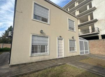 Casa de 5 ambientes, Berazategui · Casa con 4 Dorm. en Berazategui, Ubicacion Ideal