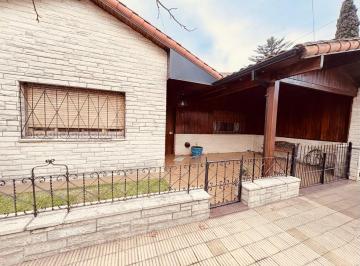 Casa de 3 ambientes, San Isidro · Oportunidad Venta Casa Villa Adelina 2 Dorm. Patio y Cochera - Apto Credito