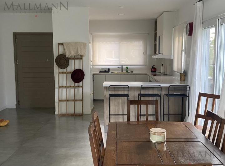 Casa · 128m² · 4 Ambientes · 2 Cocheras
