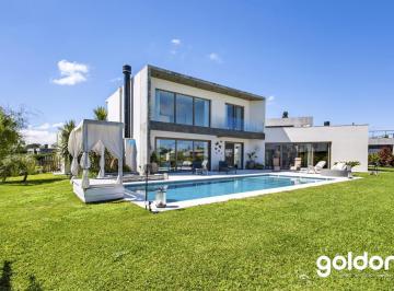 Casa · 300m² · 6 Ambientes · 4 Cocheras · Imponente Propiedad en Greenville con Piscina Sobre Lote a Pulmón
