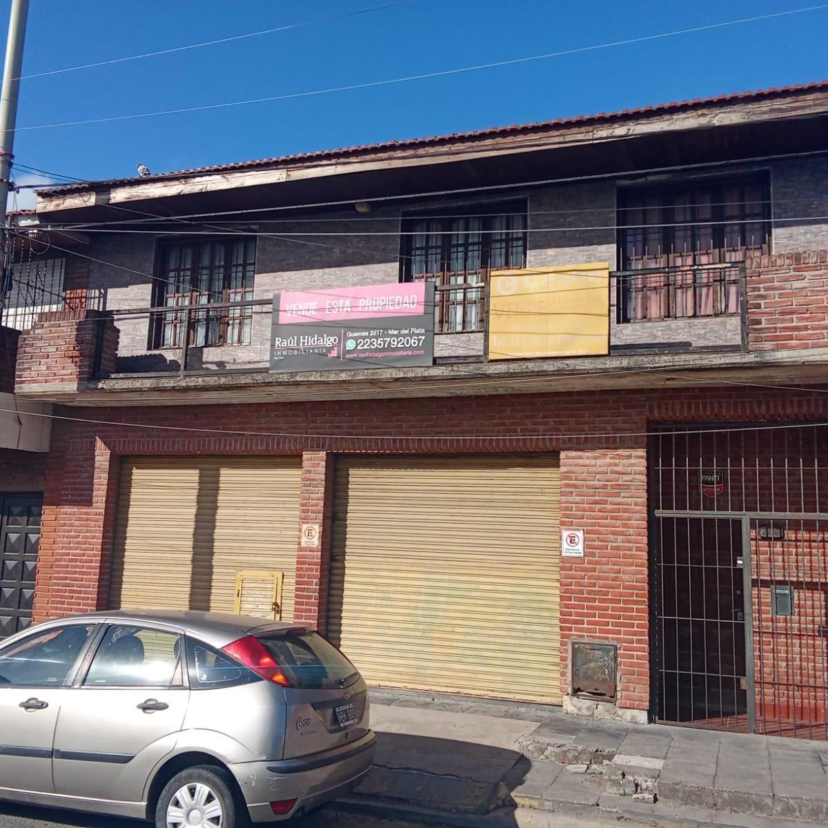 Obra en construcción de 2 plantas a refaccionar, gran parque, con 2 locales