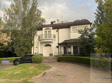 Casa · 500m² · 5 Ambientes · 4 Cocheras · Casa en Venta en Abril Club de Campo