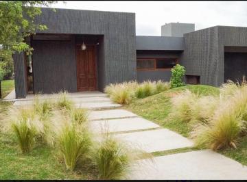 Casa · 430m² · 6 Ambientes · 2 Cocheras · Casa - Cañuelas Golf