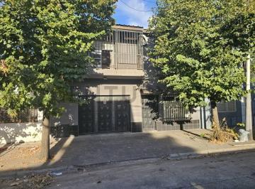 Casa · 130m² · 4 Ambientes · 1 Cochera · Venta Casa 3 Dorm. en Caseros
