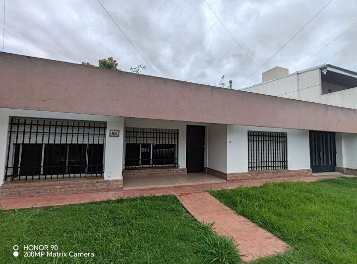 Casa · 178m² · 7 Ambientes · 4 Cocheras