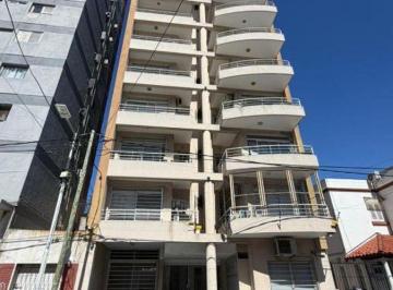 Departamento · 96m² · 5 Ambientes · 2 Cocheras · Piso de 5 Ambientes a m de Av Mitre - Doble Cochera - Sum - Amplios Ambientes.