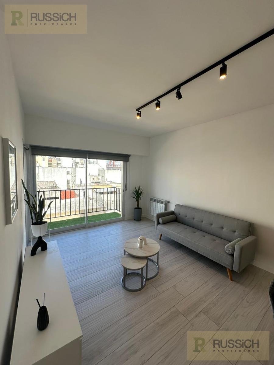 4 ambientes con dependencia/oficina a la calle con balcón terraza y vista lateral al mar