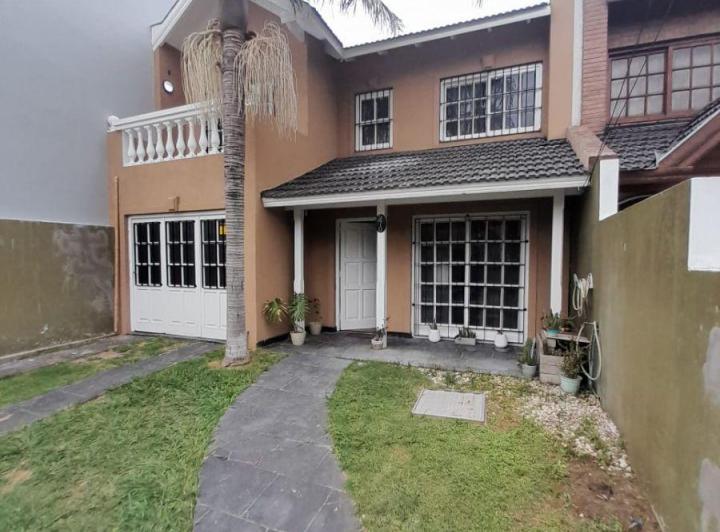 Casa · 80m² · 5 Ambientes · 1 Cochera