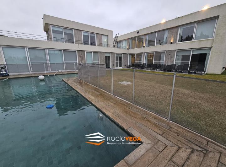 Casa · 591m² · 8 Ambientes · 6 Cocheras