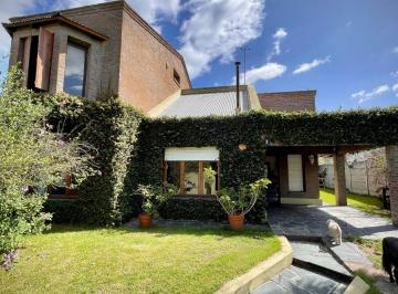 Casa de 8 ambientes, Tandil · Casa 4 Dorm. + Departamento Interno 2 Dorm. - Calvario