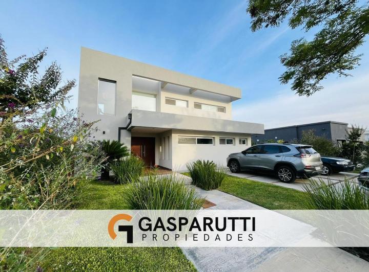 Casa · 202m² · 4 Ambientes · 4 Cocheras