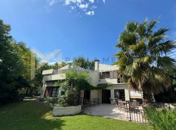Casa · 230m² · 5 Ambientes · 1 Cochera · Casa Chalet en Venta en golfer'S Country Club, Pilar, G. B. a. Zona Norte
