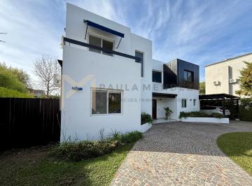 Casa · 263m² · 5 Ambientes · 1 Cochera · Casa Chalet en Venta en San Isidro Labrador, Villanueva, Tigre