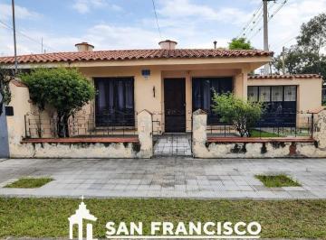 Casa · 355m² · 5 Ambientes · 1 Cochera · Casa en Venta