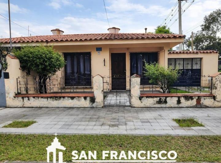 Casa · 355m² · 5 Ambientes · 1 Cochera