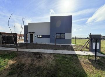 Casa · 75m² · 4 Ambientes · 1 Cochera · Venta/apta Crédito - Casa 2 Dorm. a Estrenar - Funes Norte, Funes