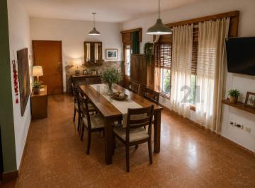 Casa · 202m² · 10 Ambientes · 1 Cochera · Venta PH 5 Dorm. con Doble Renta B° Colón