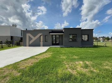 Casa · 180m² · 5 Ambientes · 2 Cocheras · Casa en Venta en San Matias, Escobar, G. B. a. Zona Norte