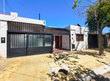 Casa · 274m² · 7 Ambientes · 3 Cocheras · Casa en Capital