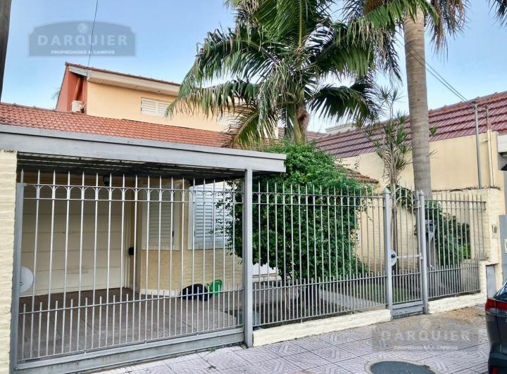 Casa · 219m² · 5 Ambientes · 2 Cocheras