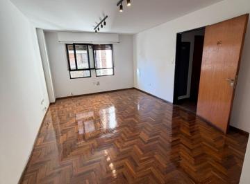 Departamento · 40m² · 2 Ambientes · Vendo Departamento de 1 Dormitorio Sobre Independencia a m del Hospital Allende - Nueva Córdoba