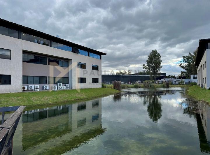 Oficina comercial · 185m² · 1 Cochera