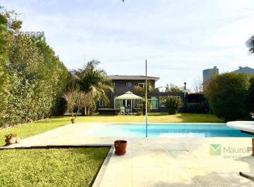 Casa · 300m² · 6 Ambientes · 3 Cocheras · Casa en Venta Fincas de Iraola I